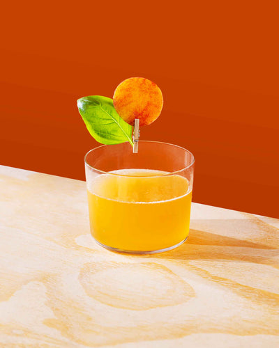 Daiquiri à la pêche sans alcool avec rhum épicé NOA et sirop de pêche